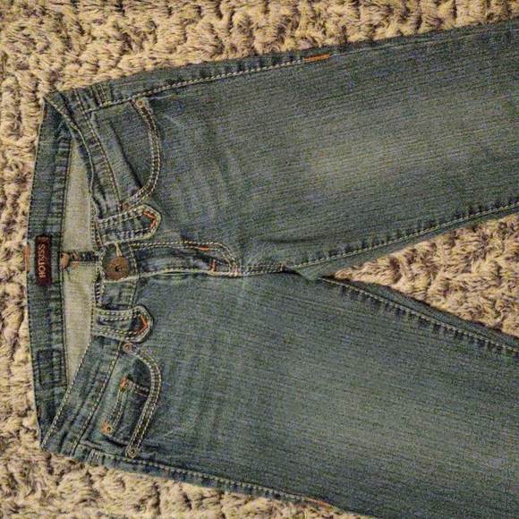 Jeans - Picture 2 of 3